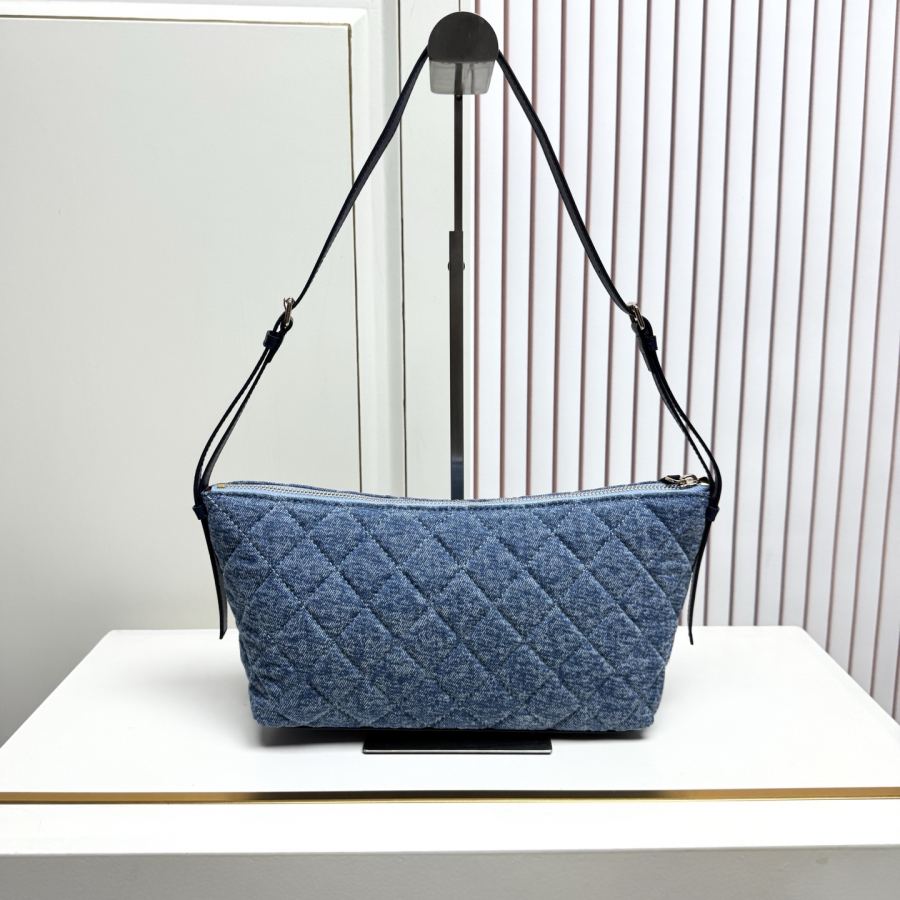 1:1 Replica Chanel bag 𝐂𝐡𝐚𝐧𝐞𝐥 𝟐𝟔𝐀 Advanced Handicraft Workshop Underarm Bag — 1:1 Replica For Sale — photo 5