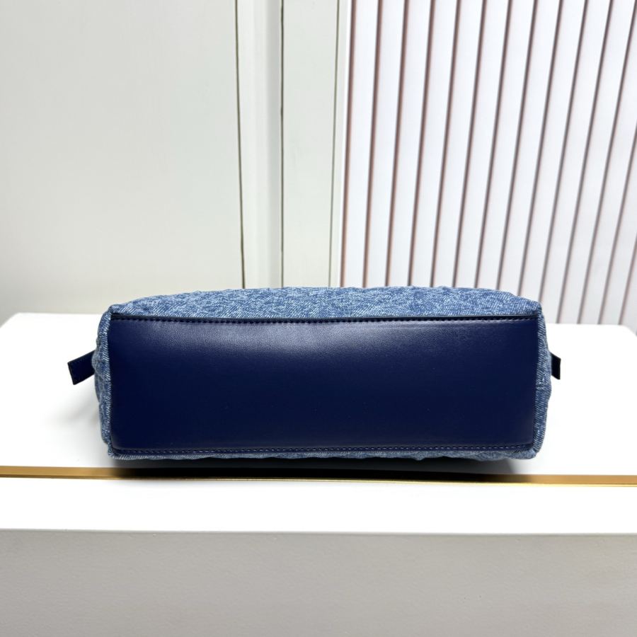 1:1 Replica Chanel bag 𝐂𝐡𝐚𝐧𝐞𝐥 𝟐𝟔𝐀 Advanced Handicraft Workshop Underarm Bag — 1:1 Replica For Sale — photo 6