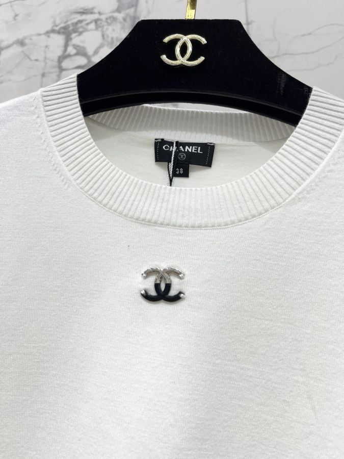 1:1 Replica Chanel Women 𝗖𝗛𝗔𝗡𝗘* logo — AAA Quality Replica — photo 4
