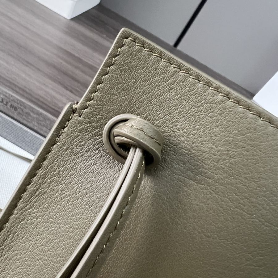 1:1 Replica LOEWE bag Premium — Premium Replica — photo 8