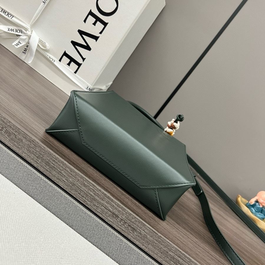 1:1 Replica LOEWE bag LOEWE envelope bag — Premium Replica — photo 4