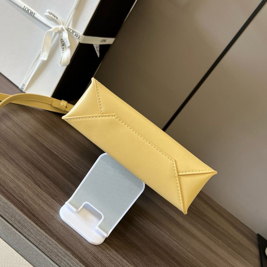 1:1 Replica LOEWE bag LOEWE envelope bag — AAA Quality Replica — photo 4