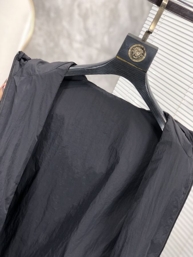 1:1 Replica Burberry men Reversible Technical Waterproof Windproof Men's Jacket Spring 2026 — AAA Quality Replica — photo 7