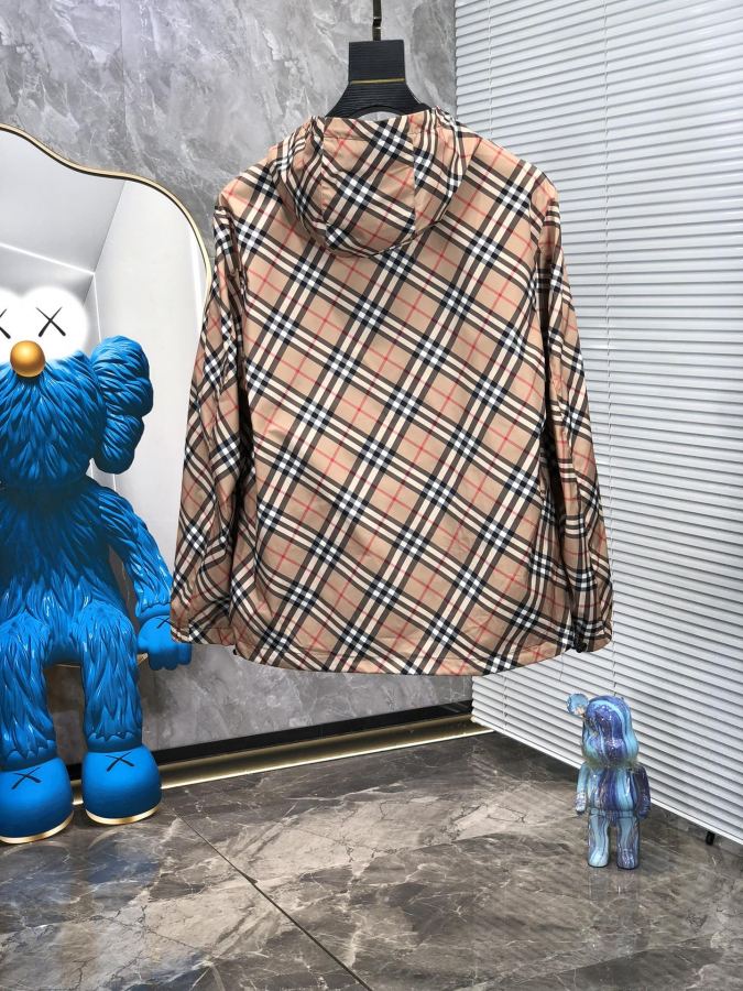 1:1 Replica Burberry men Reversible Technical Waterproof Windproof Men's Jacket Spring 2026 — AAA Quality Replica — photo 8