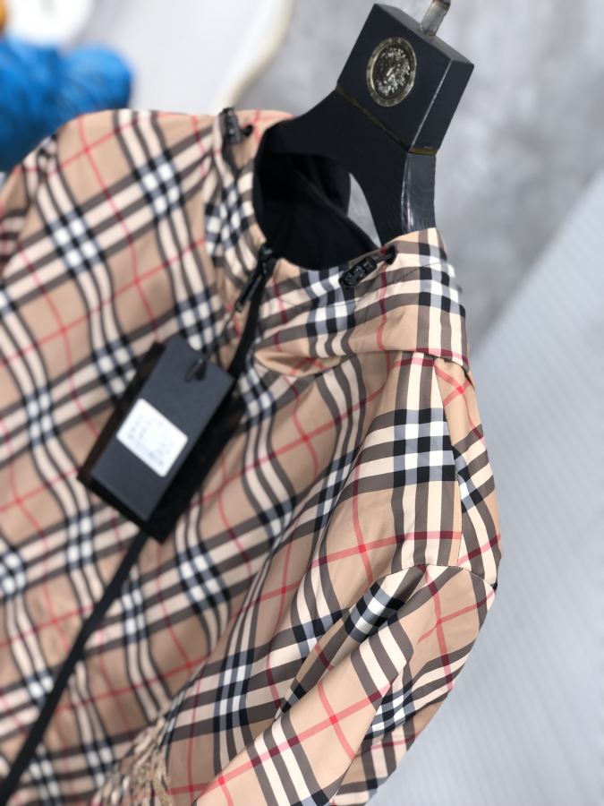 1:1 Replica Burberry men Reversible Technical Waterproof Windproof Men's Jacket Spring 2026 — AAA Quality Replica — photo 4