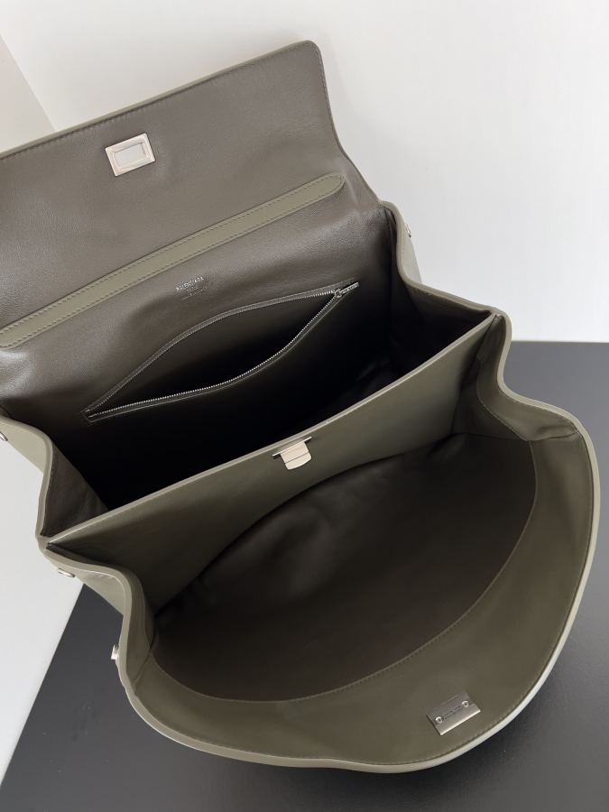 1:1 Replica Balenciaga bag 𝐁𝐚𝐥𝐞𝐧𝐜𝐢𝐚𝐠𝐚 𝐑𝐨𝐝𝐞𝐨 — Premium Replica — photo 9