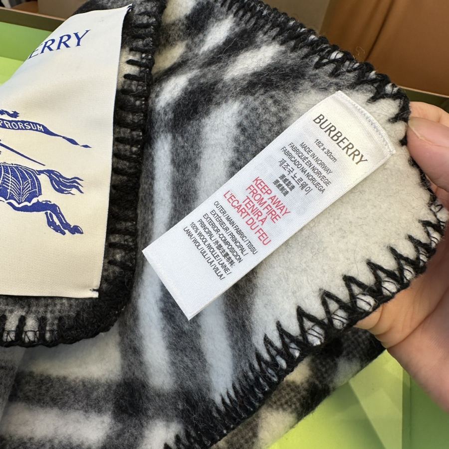 1:1 Replica burberry scarf (Higher version) — AAA Quality Replica — photo 3