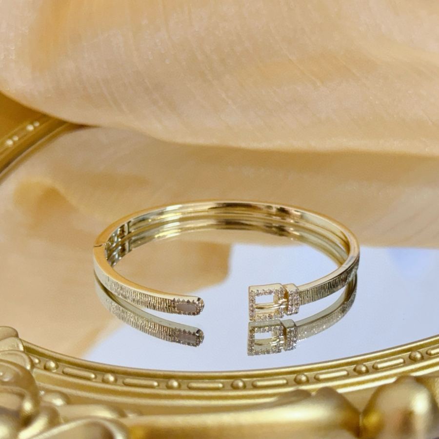 1:1 Replica Piaget Watches Piaget V — AAA Quality Replica — photo 4