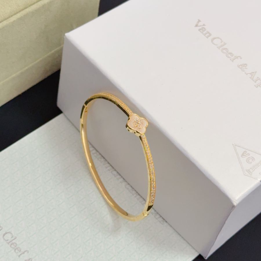 1:1 Replica Van Cleef & Arpels Jewelry 〔 〕VCA V — 1:1 Replica — photo 6