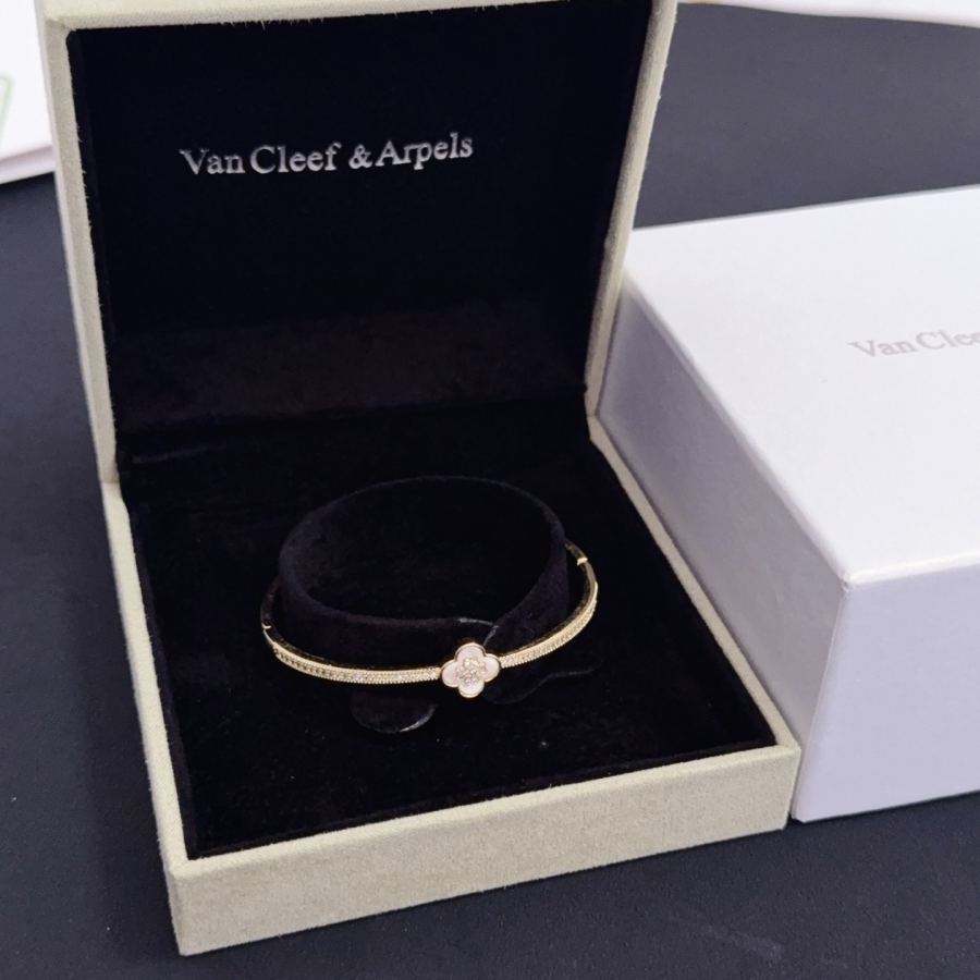 1:1 Replica Van Cleef & Arpels Jewelry 〔 〕VCA V — 1:1 Replica — photo 7