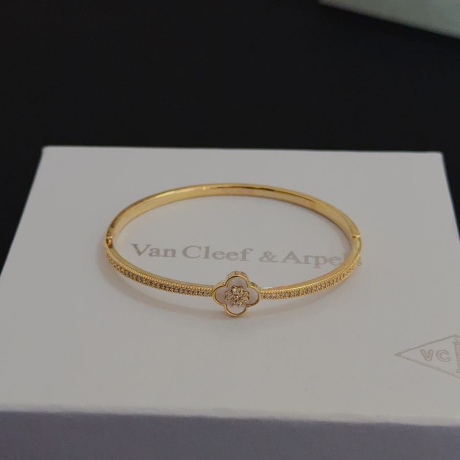 1:1 Replica Van Cleef & Arpels Jewelry 〔 〕VCA V — 1:1 Replica