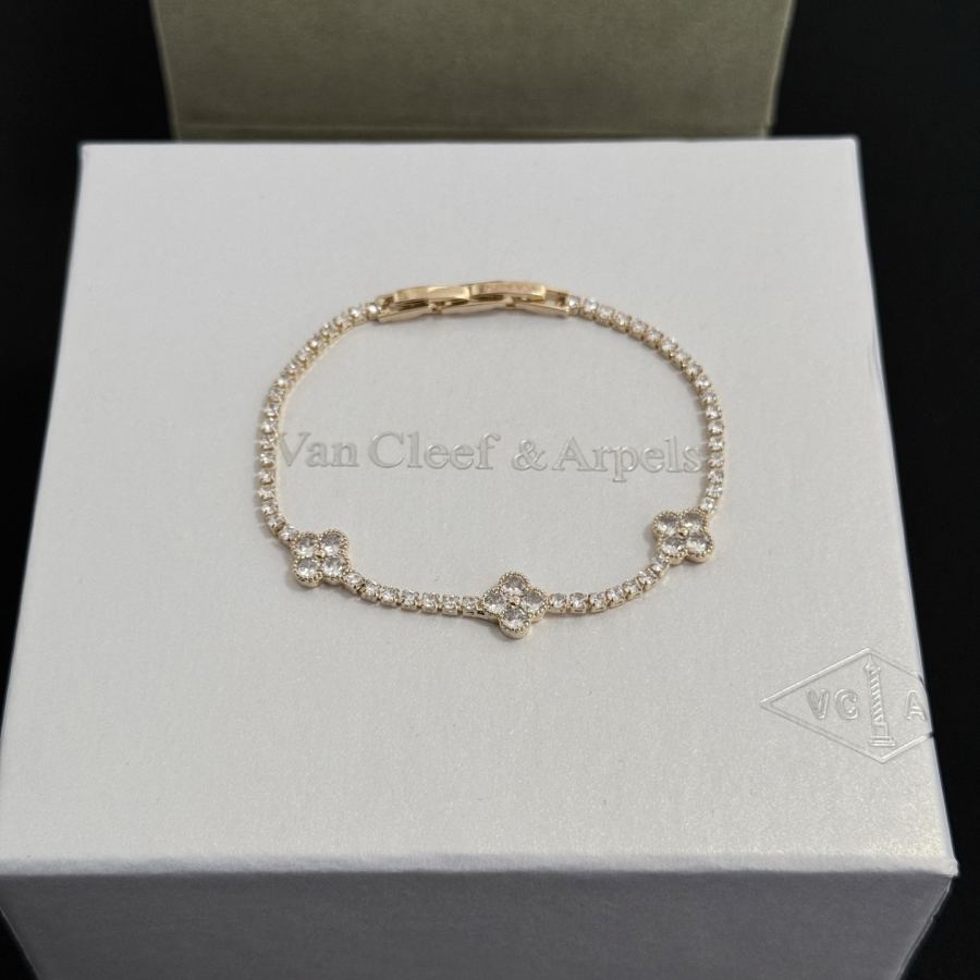 1:1 Replica Van Cleef & Arpels Jewelry 〔 〕 VCA V — Premium Replica