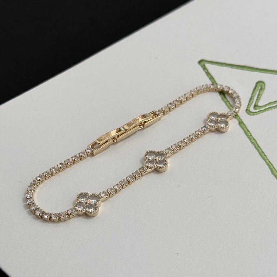 1:1 Replica Van Cleef & Arpels Jewelry 〔 〕 VCA V — Premium Replica — photo 3