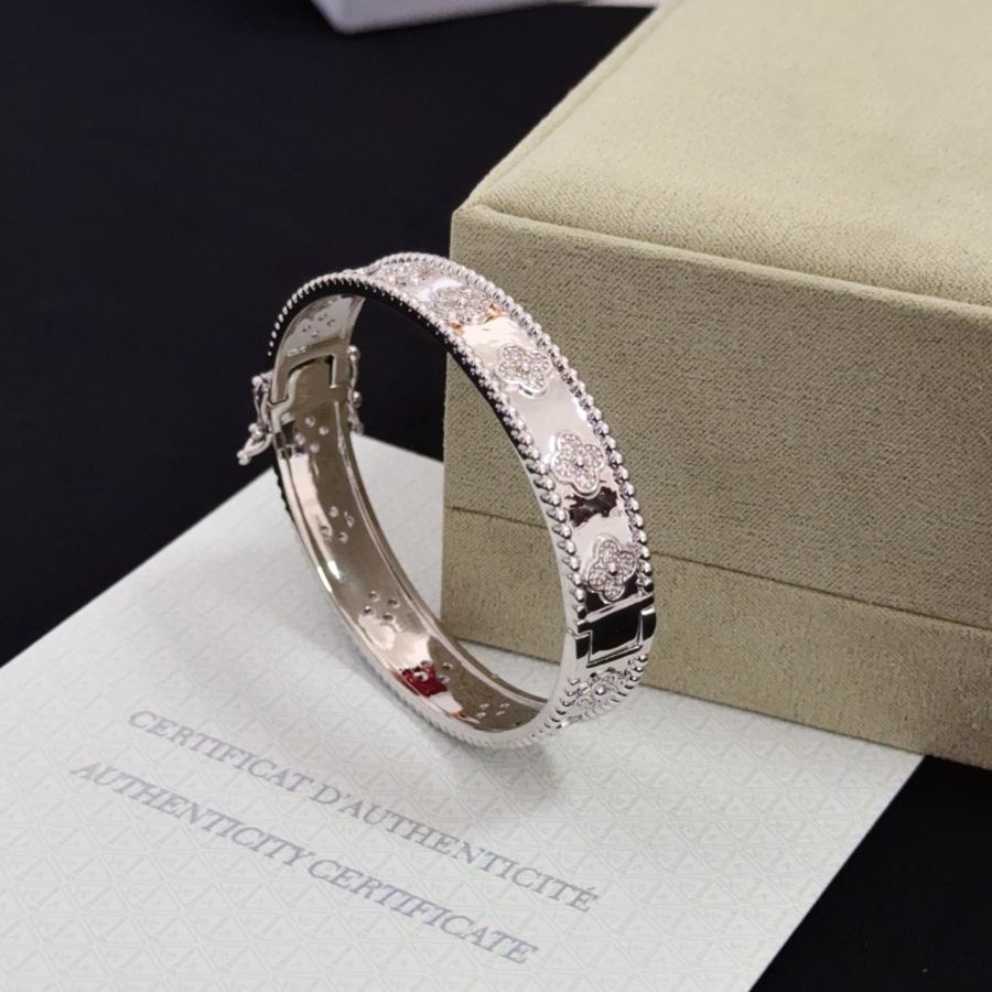 1:1 Replica Van Cleef & Arpels Jewelry 〔 〕 VCA V — AAA Quality Replica — photo 5