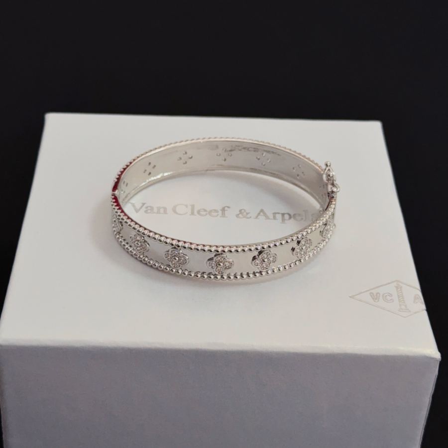 1:1 Replica Van Cleef & Arpels Jewelry 〔 〕 VCA V — AAA Quality Replica