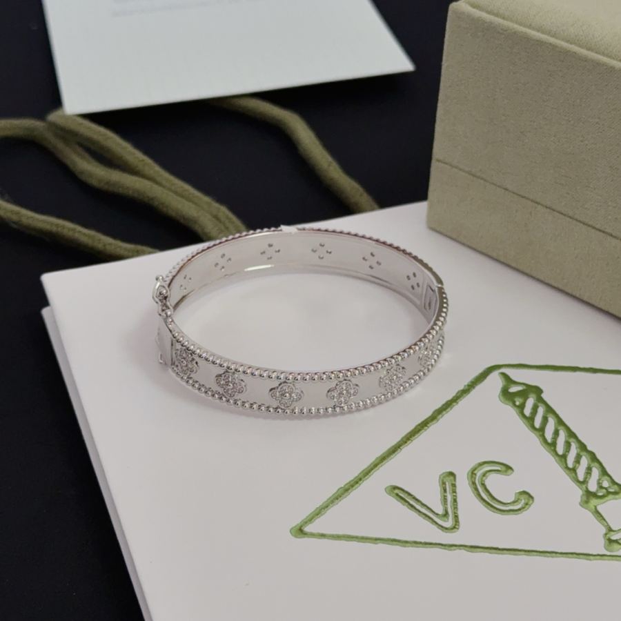 1:1 Replica Van Cleef & Arpels Jewelry 〔 〕 VCA V — AAA Quality Replica — photo 6