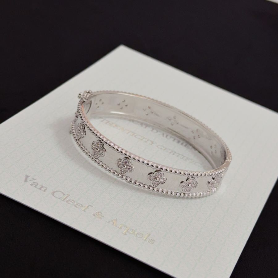 1:1 Replica Van Cleef & Arpels Jewelry 〔 〕 VCA V — AAA Quality Replica — photo 4