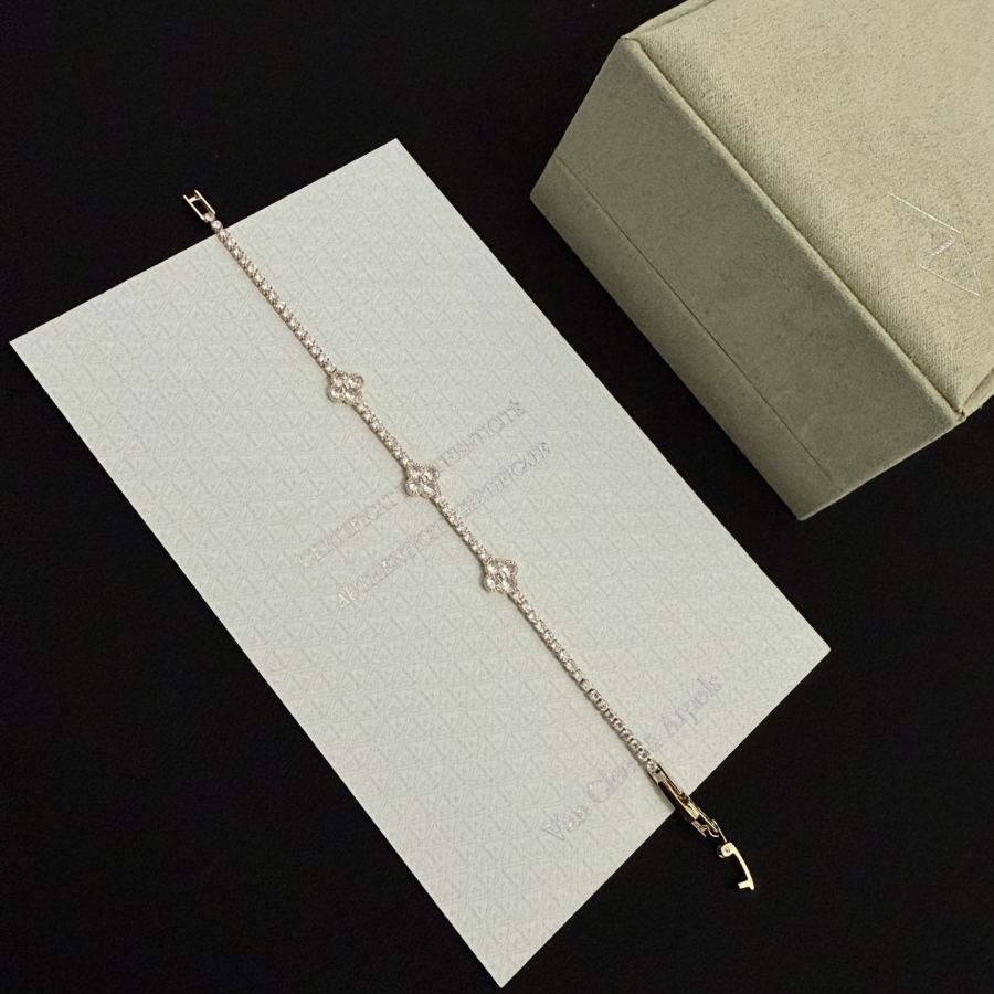 1:1 Replica Van Cleef & Arpels Jewelry 〔 〕 VCA V — AAA Quality Replica — photo 9