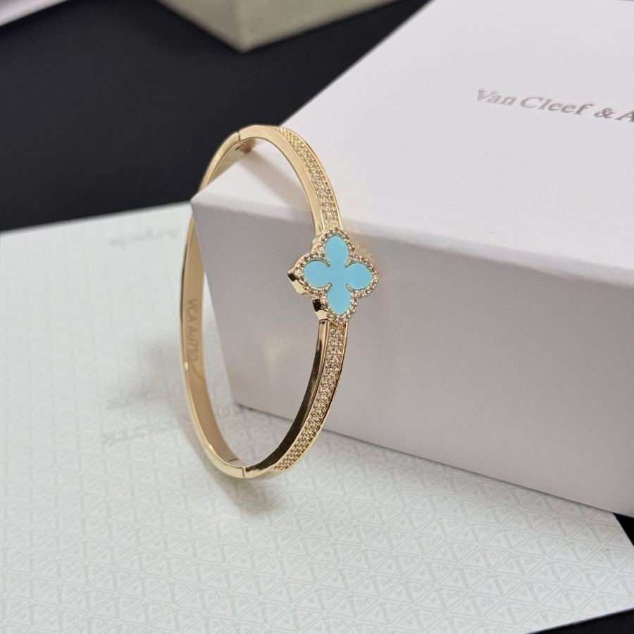 1:1 Replica Van Cleef & Arpels Jewelry 〔 〕 VCA V — AAA Quality Replica — photo 9