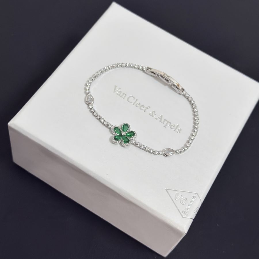 1:1 Replica Van Cleef & Arpels Jewelry 〔 〕 VCA V — Premium Replica — photo 2