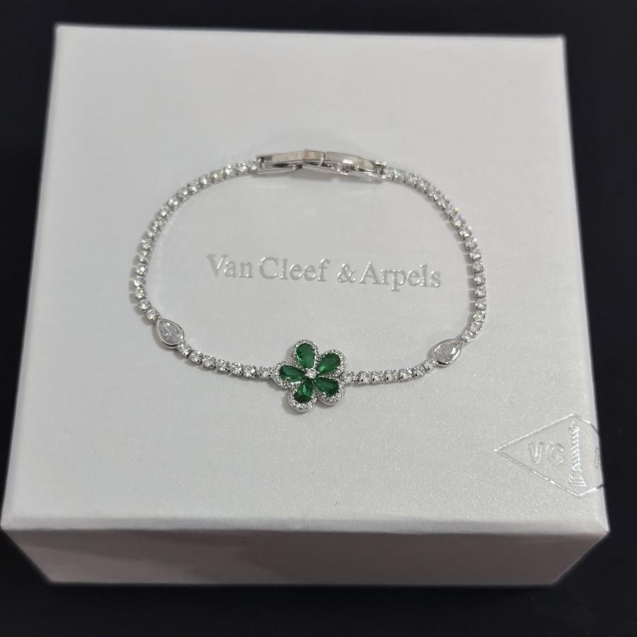 1:1 Replica Van Cleef & Arpels Jewelry 〔 〕 VCA V — Premium Replica