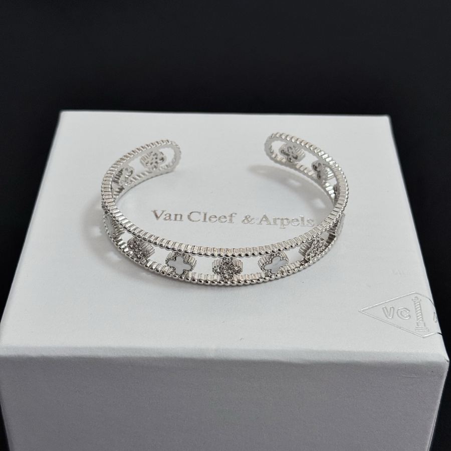 1:1 Replica Van Cleef & Arpels Jewelry 〔 〕 VCA V — AAA Quality Replica