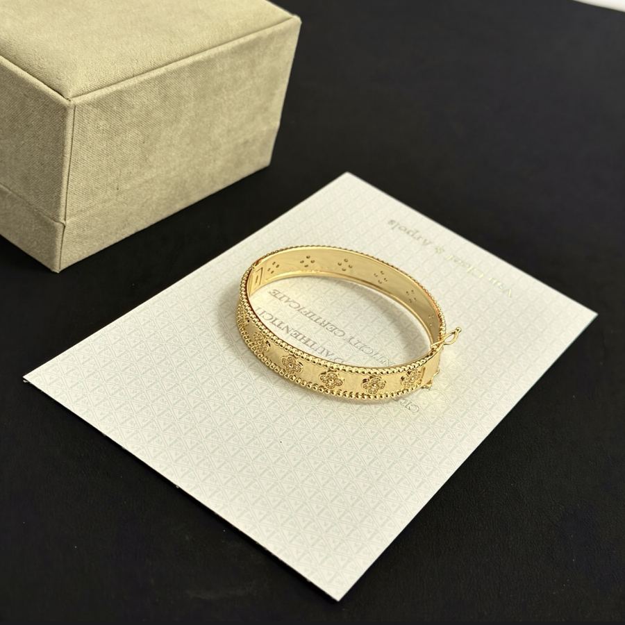 1:1 Replica Van Cleef & Arpels Jewelry 〔 〕VCA V — AAA Quality Replica — photo 7