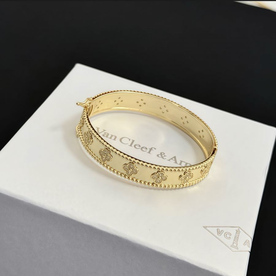1:1 Replica Van Cleef & Arpels Jewelry 〔 〕VCA V — AAA Quality Replica — photo 2