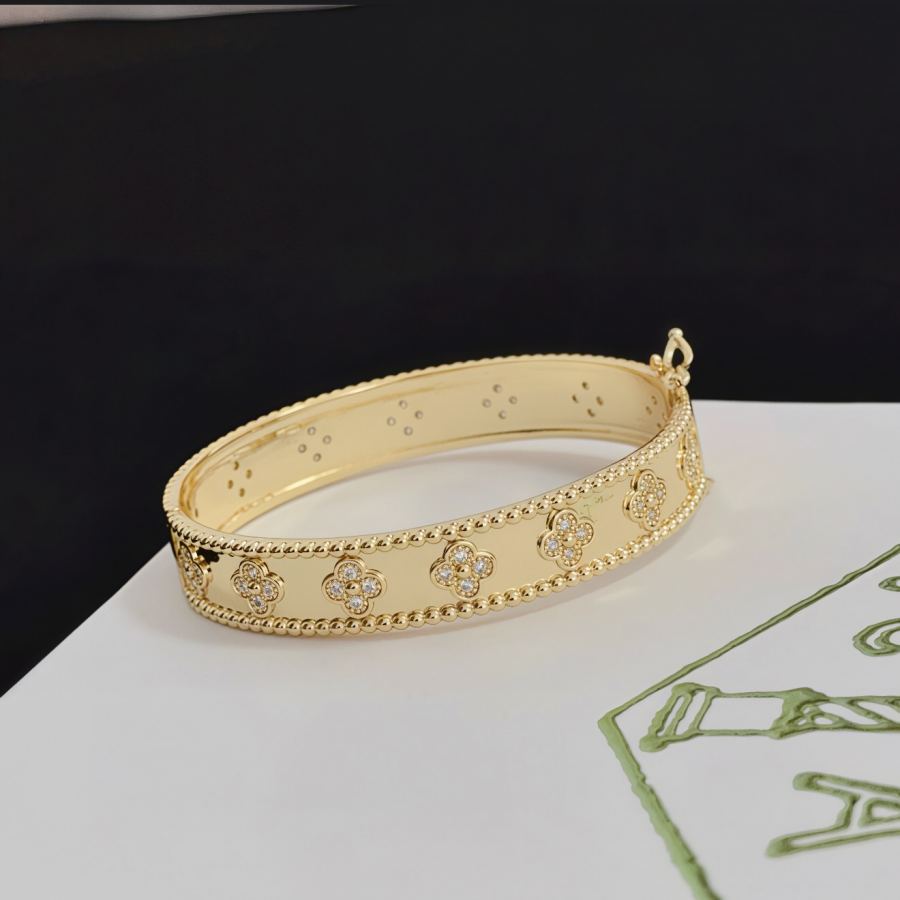 1:1 Replica Van Cleef & Arpels Jewelry 〔 〕VCA V — AAA Quality Replica — photo 6