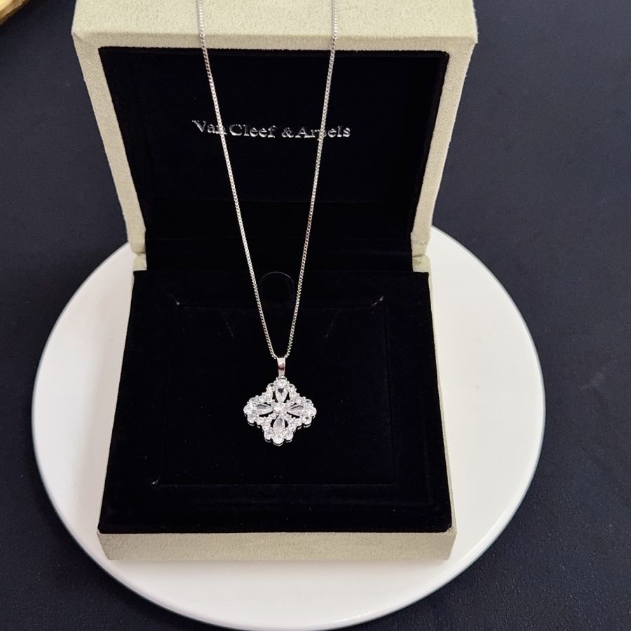 1:1 Replica Van Cleef & Arpels Jewelry VCA — Premium Replica — photo 4