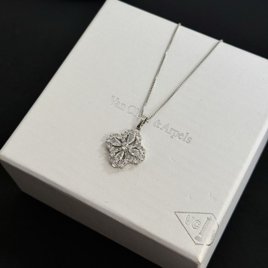 1:1 Replica Van Cleef & Arpels Jewelry VCA — Premium Replica — photo 10