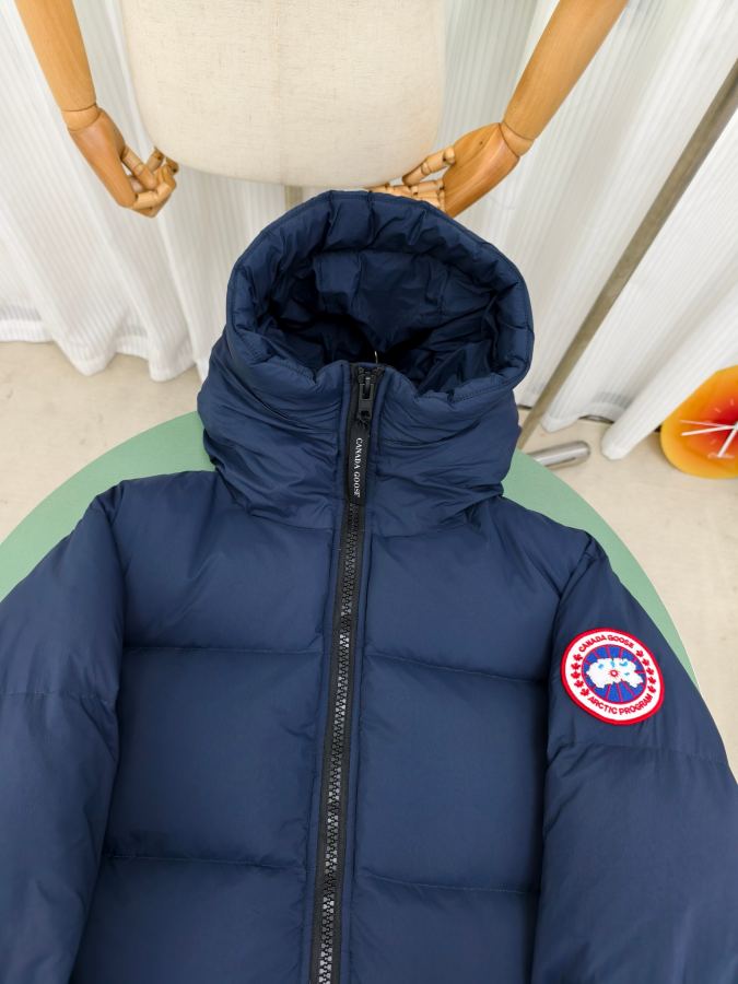 1:1 Replica GOOSE down jacket, Model 2801 — AAA Quality Replica — photo 3