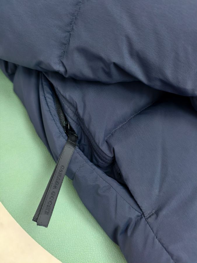 1:1 Replica GOOSE down jacket, Model 2801 — AAA Quality Replica — photo 5