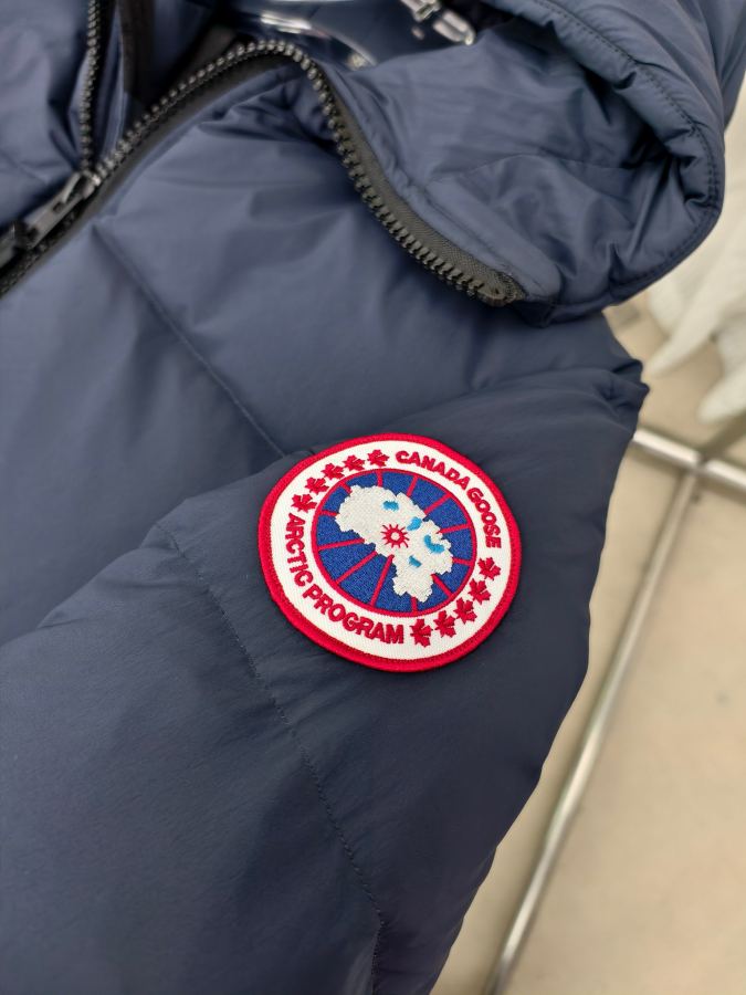 1:1 Replica GOOSE down jacket, Model 2801 — AAA Quality Replica — photo 6