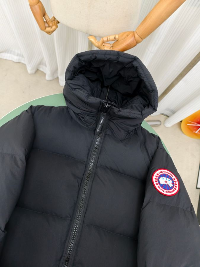 1:1 Replica GOOSE down jacket, Model 2801 — AAA Quality Replica — photo 3