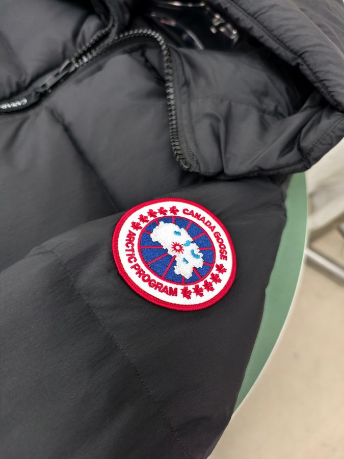 1:1 Replica GOOSE down jacket, Model 2801 — AAA Quality Replica — photo 6