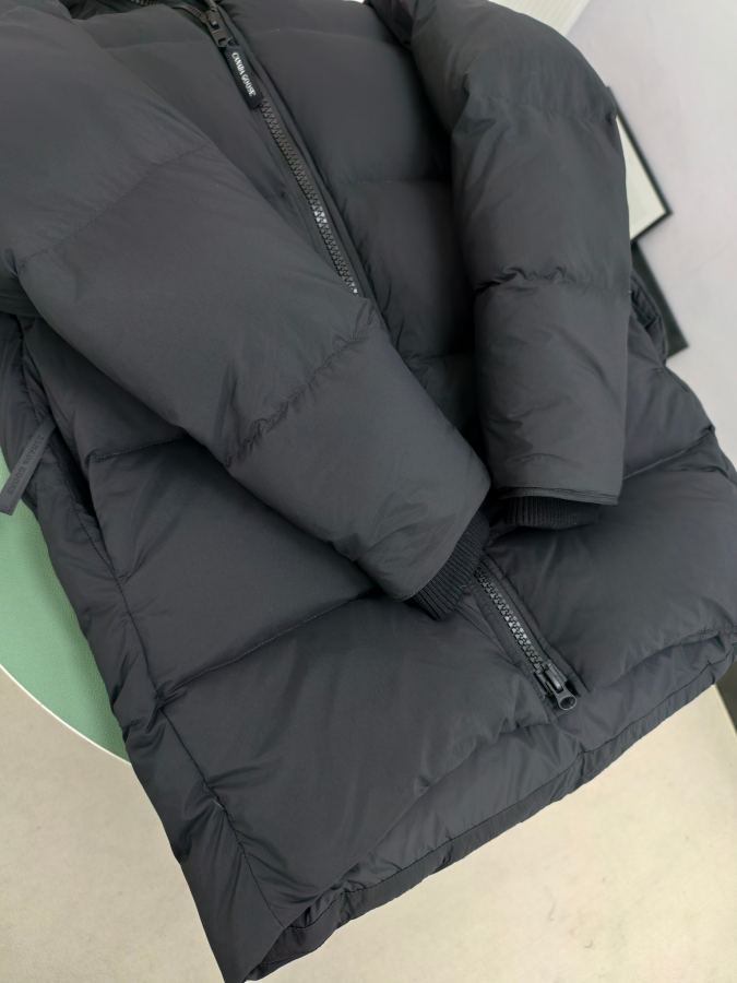 1:1 Replica GOOSE down jacket, Model 2801 — AAA Quality Replica — photo 4