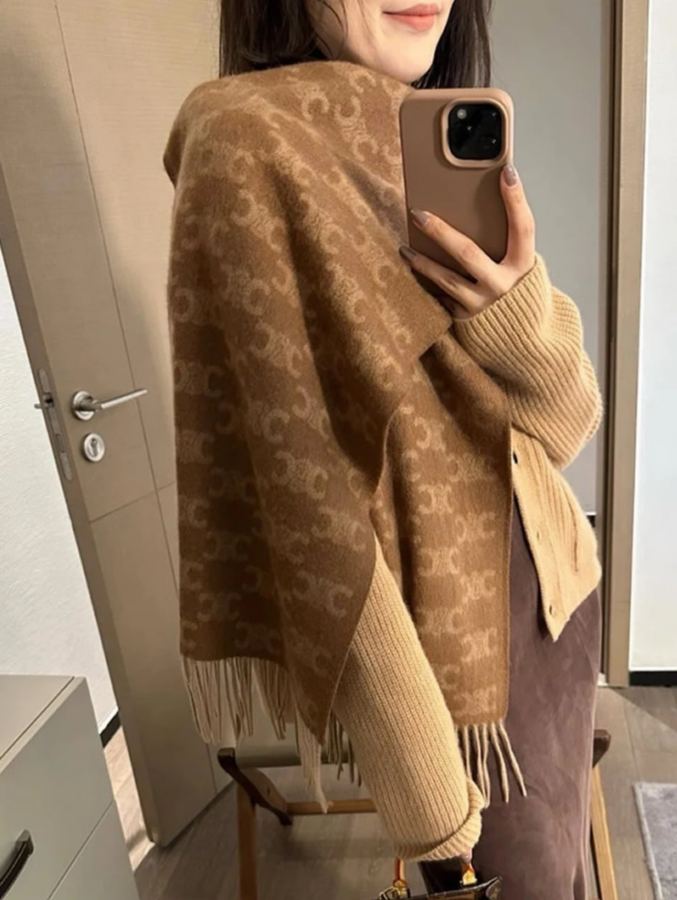 1:1 Replica celine scarf Texture itself is “hard currency” — AAA Quality Replica