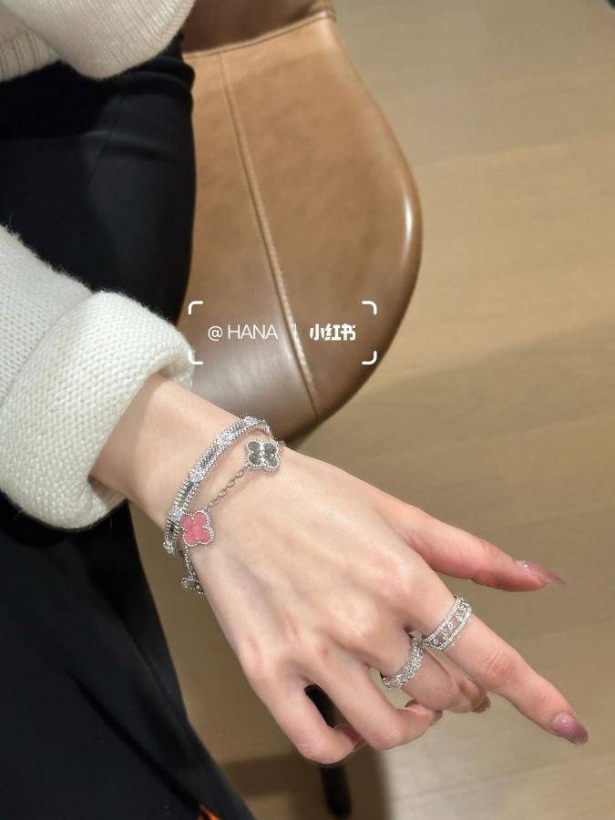 1:1 Replica Van Cleef & Arpels Jewelry VS035 [Pink laser five-flower bracelet] — 1:1 Replica — photo 4
