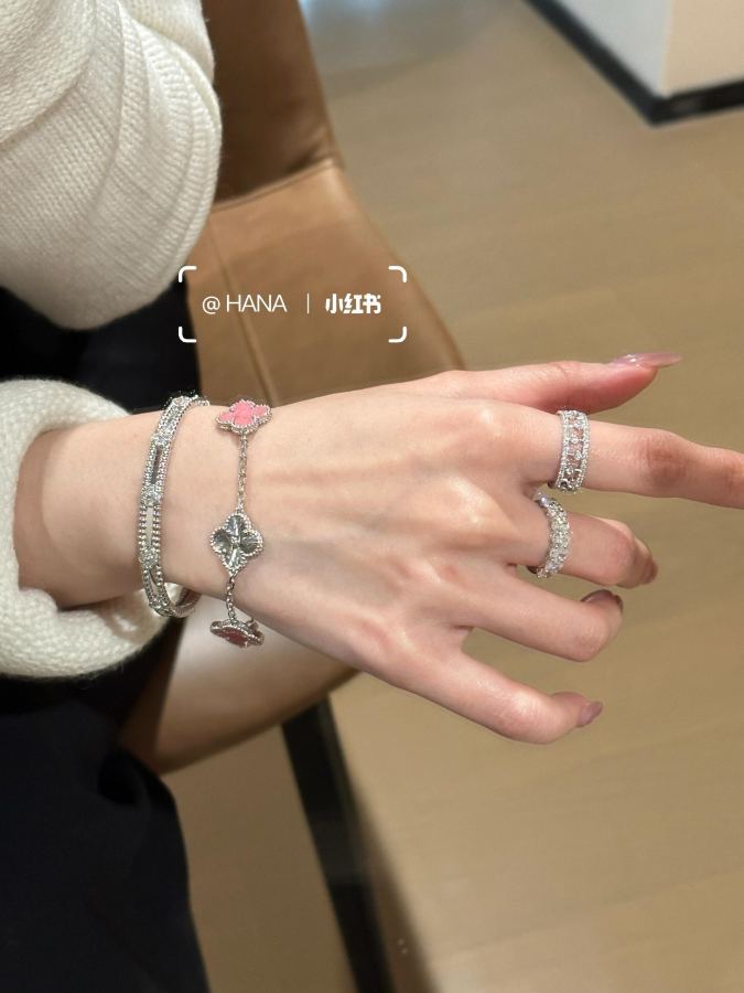 1:1 Replica Van Cleef & Arpels Jewelry VS035 [Pink laser five-flower bracelet] — 1:1 Replica — photo 3