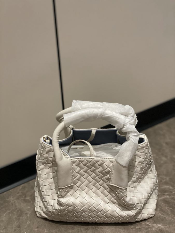 1:1 Replica Bottega Veneta bag 𝗕𝗼𝘁𝘁𝗲𝗴𝗮 𝗩𝗲𝗻𝗲𝘁𝗮 — AAA Quality Replica — photo 5