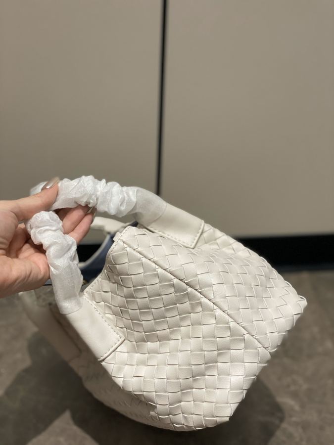 1:1 Replica Bottega Veneta bag 𝗕𝗼𝘁𝘁𝗲𝗴𝗮 𝗩𝗲𝗻𝗲𝘁𝗮 — AAA Quality Replica — photo 4