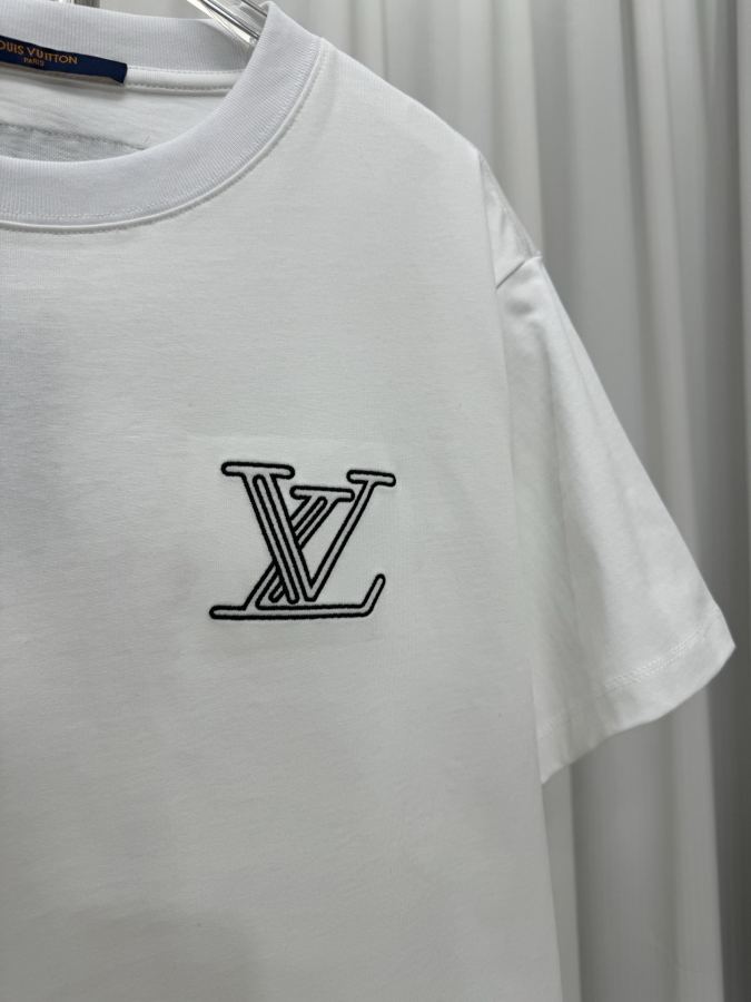 1:1 Replica LV men LV logo t — AAA Quality Replica — photo 2