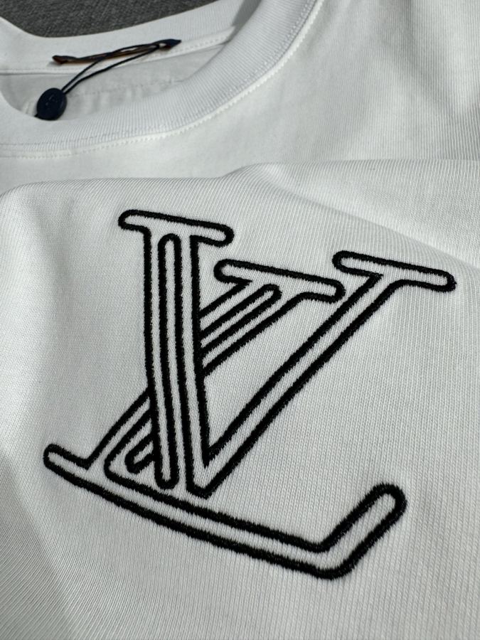 1:1 Replica LV men LV logo t — AAA Quality Replica — photo 8