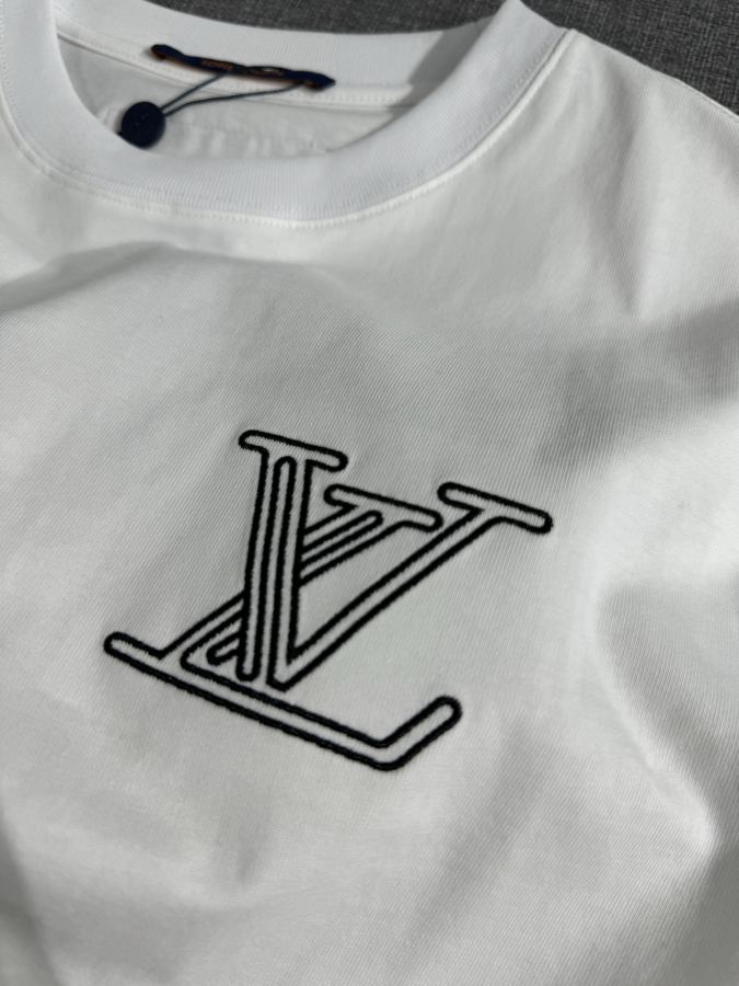 1:1 Replica LV men LV logo t — AAA Quality Replica — photo 7