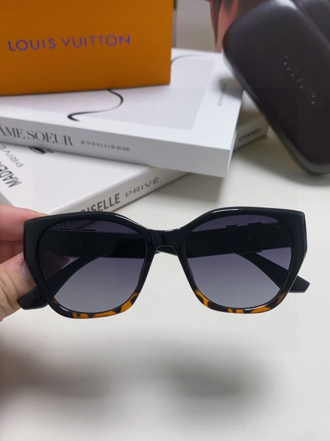 1:1 Replica LV glasses LV Louis Vuitton — AAA Quality Replica — photo 4