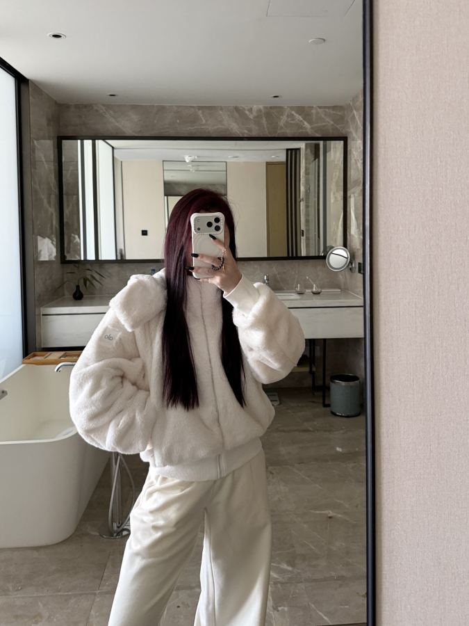 1:1 Replica Alo Jacket Off-white — Premium Replica — photo 2