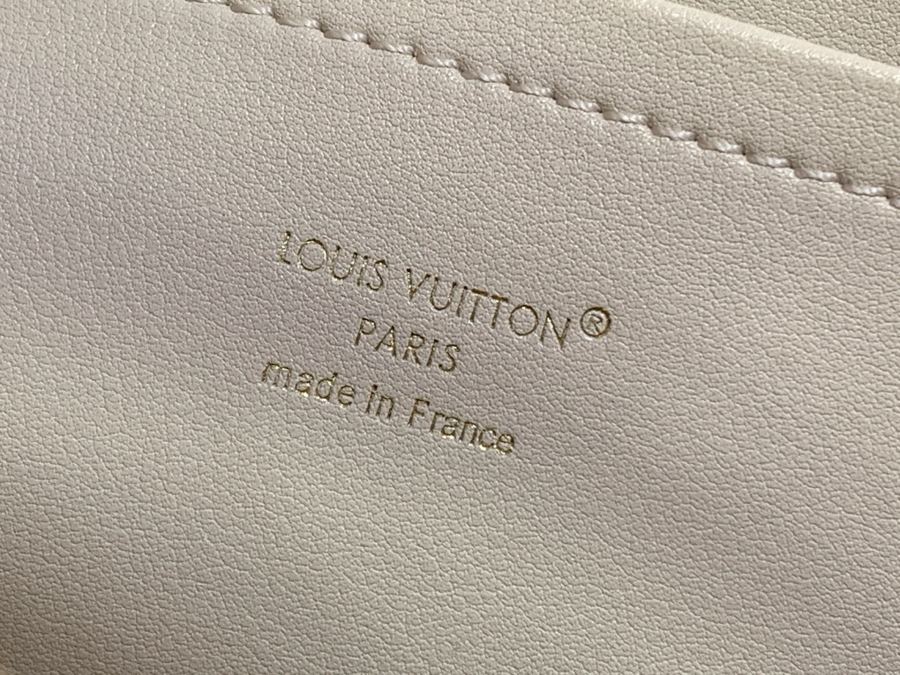 1:1 Replica LV bag Capucines M26319 — Premium Replica — photo 8