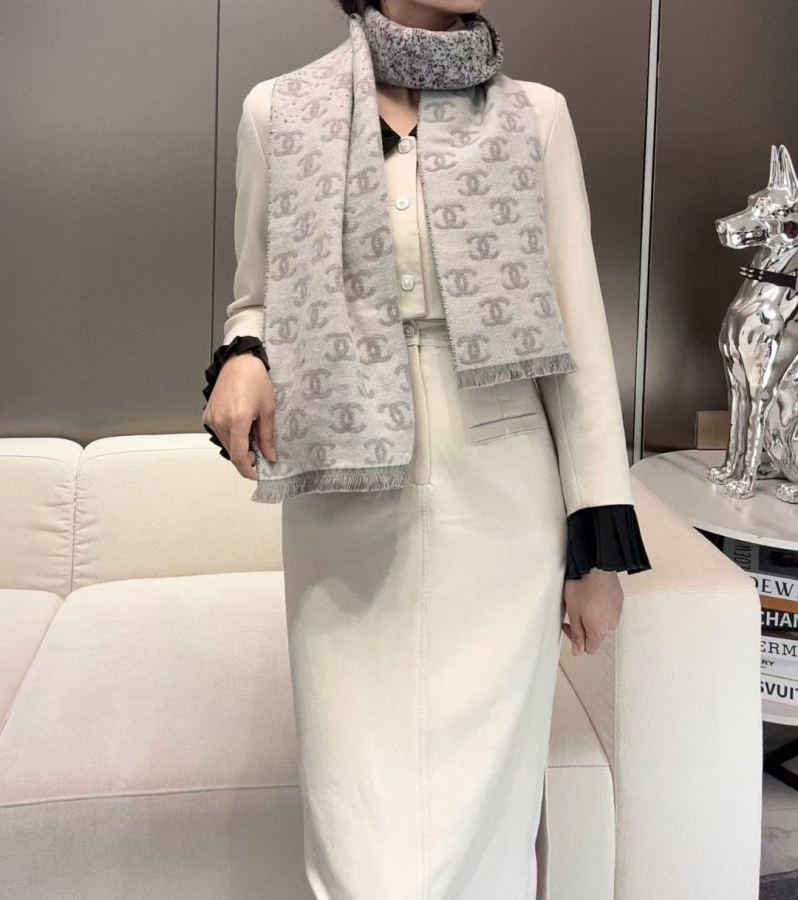 1:1 Replica Chanel scarf 𝐂𝐡𝐚𝐧𝐞𝐥 𝟐𝟒𝐁 C LOGO — Premium Replica — photo 2
