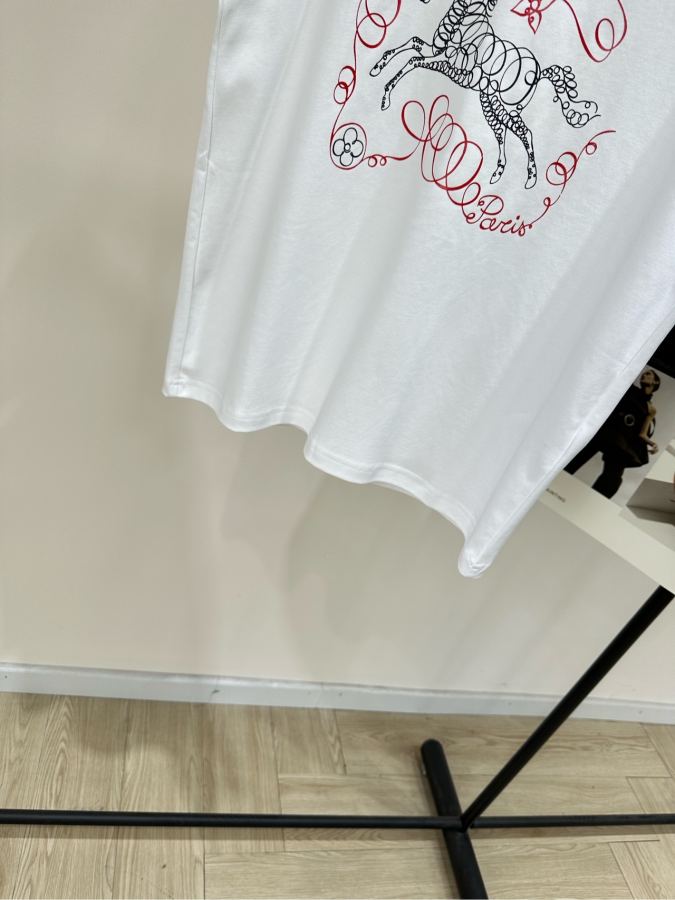 1:1 Replica LV Women lv T — AAA Quality Replica — photo 5